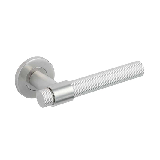 LINEAR LEVER ON ROUND ROSE STAINLESS STEEL INCLUDING ESCUTCHEONS